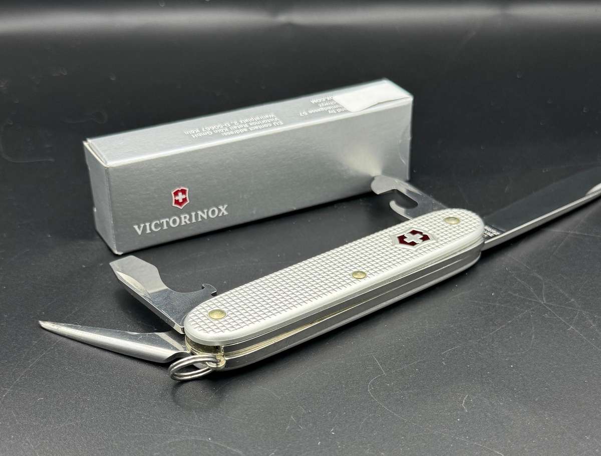 Victorinox Classic Pioneer