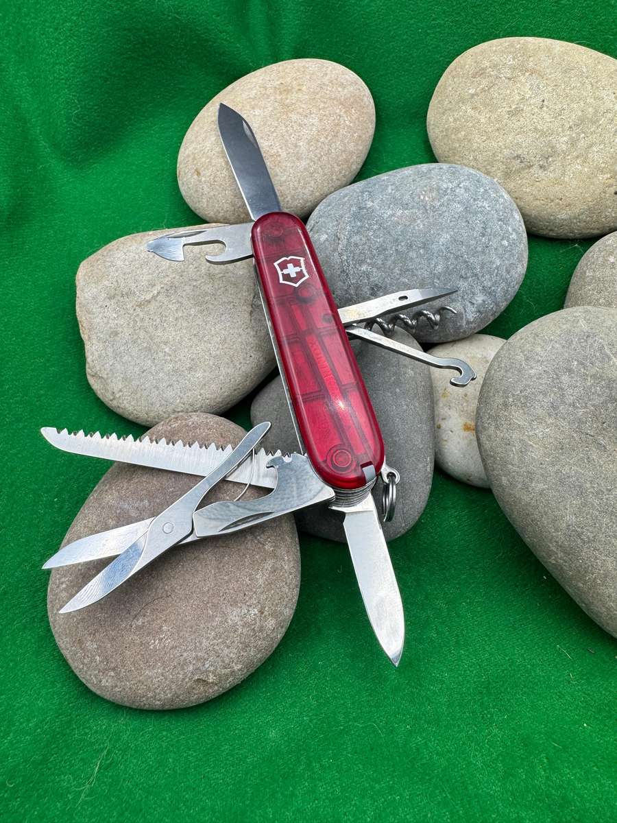 Victorinox Huntsman Trans Red