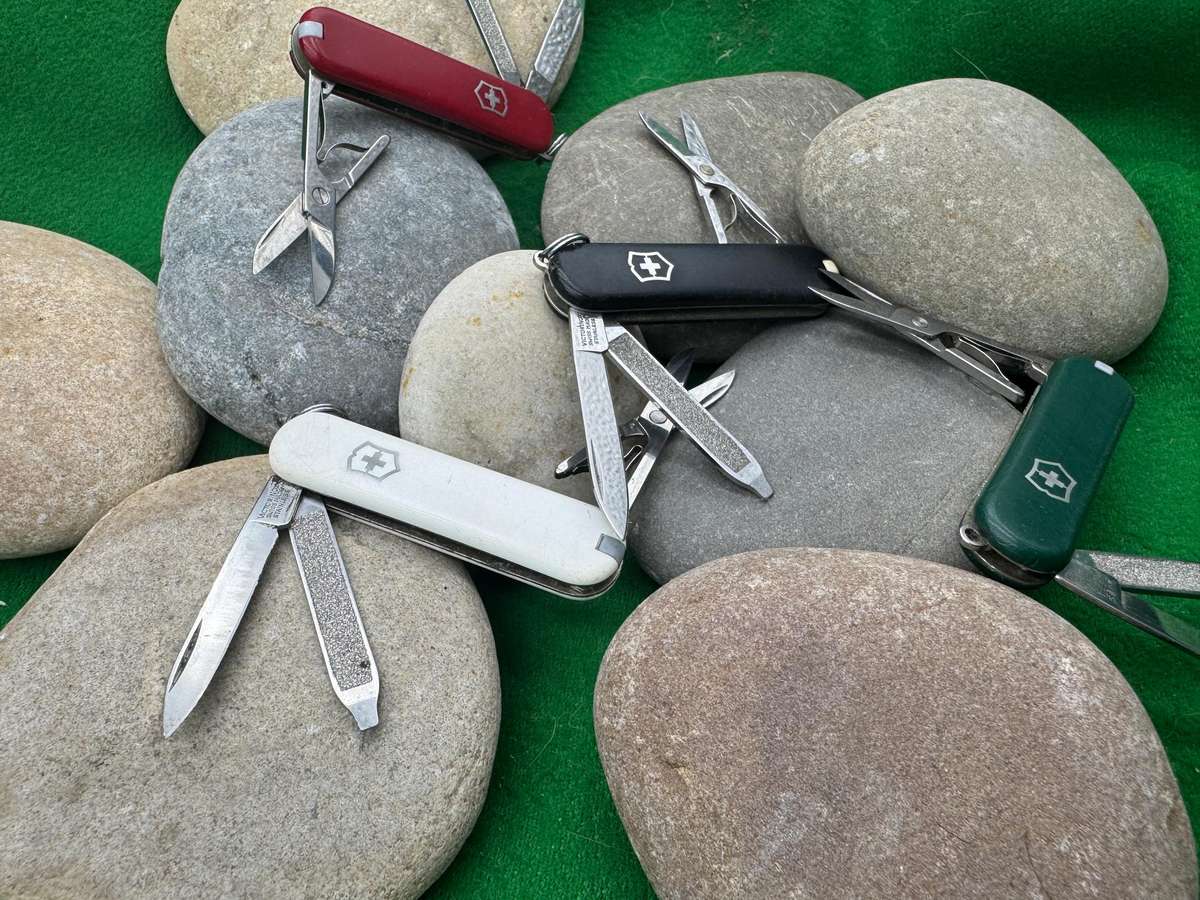 Victorinox Classic  x 4