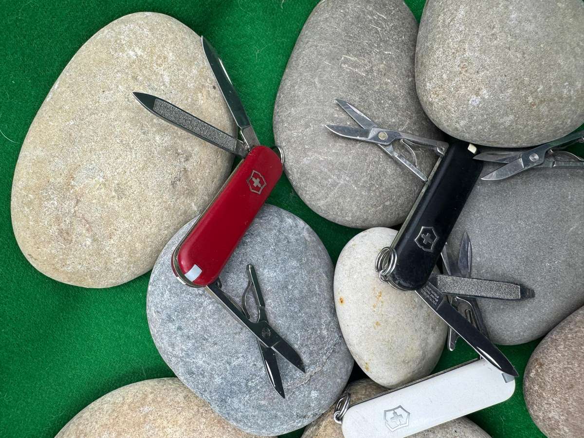 Victorinox Classic  x 4