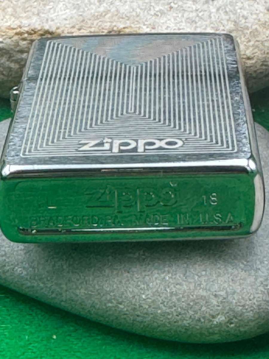 Zippo 29920 - Straight Line Design Lighter - Zippo 29920