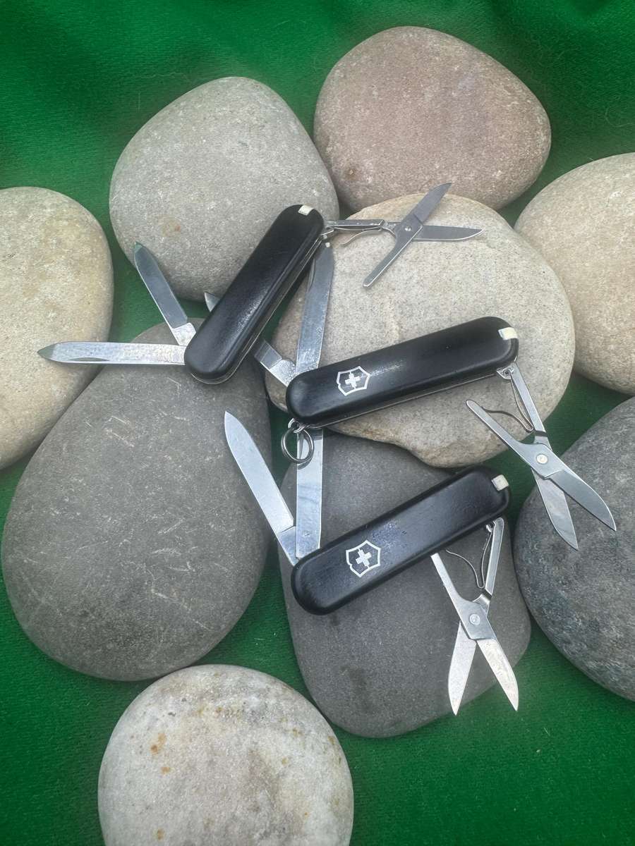 Victorinox Classic  x 3 BLACK