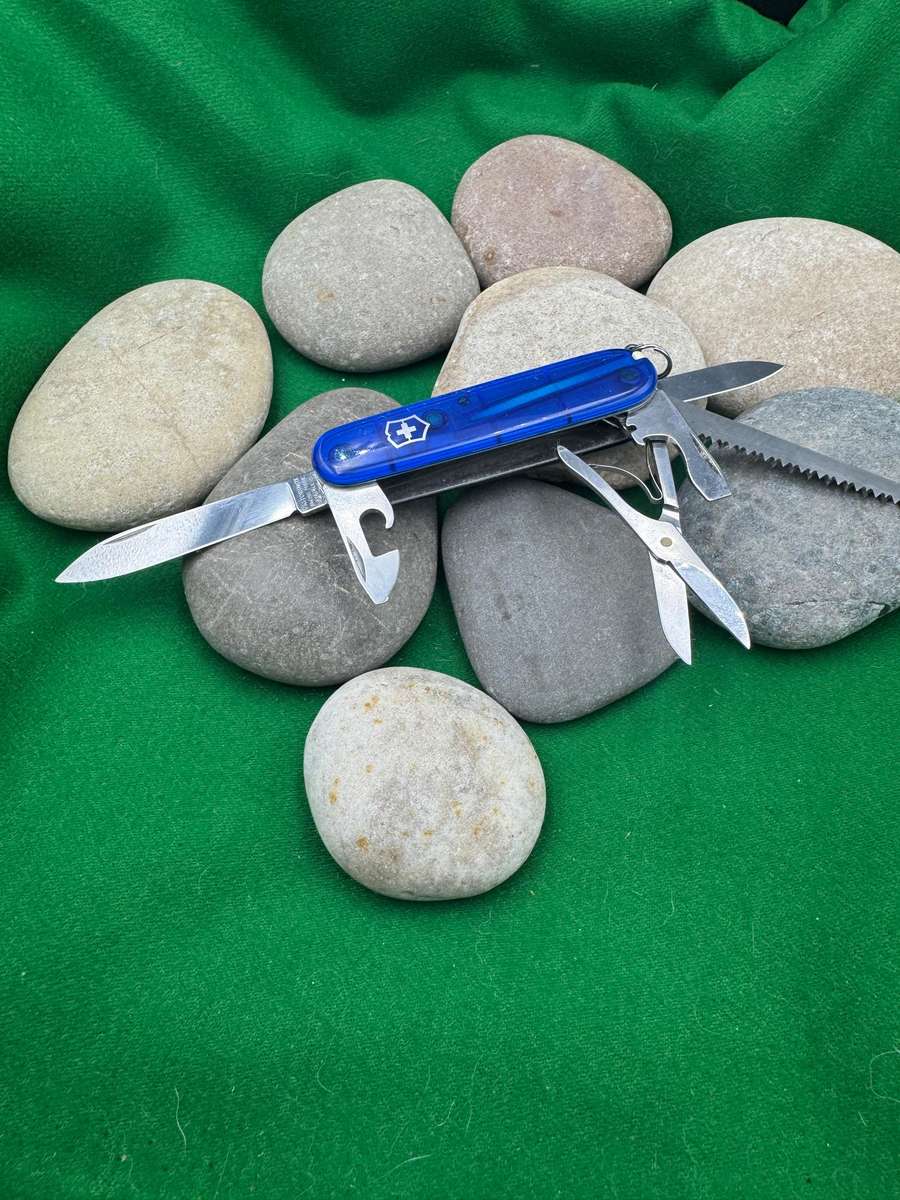 Victorinox Huntsman Trans Blue Scale