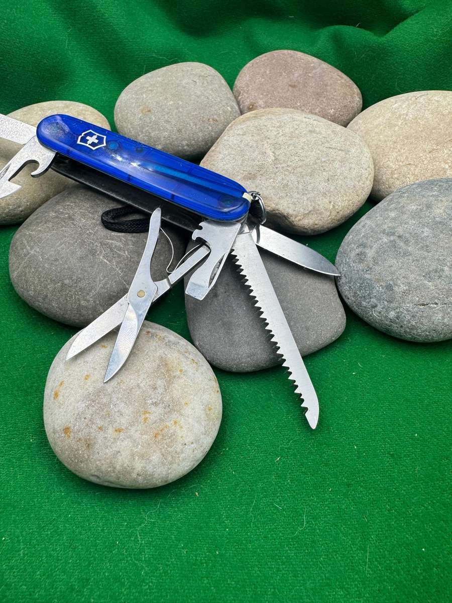 Victorinox Huntsman Trans Blue Scale