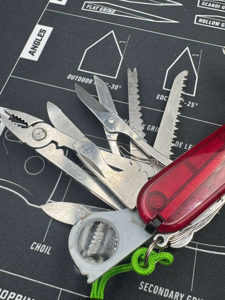 Victorinox Swiss Champ