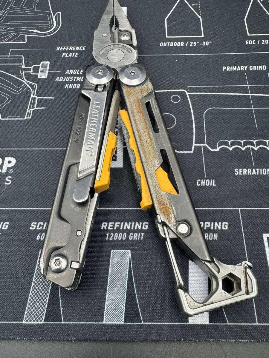 Leatherman Signal