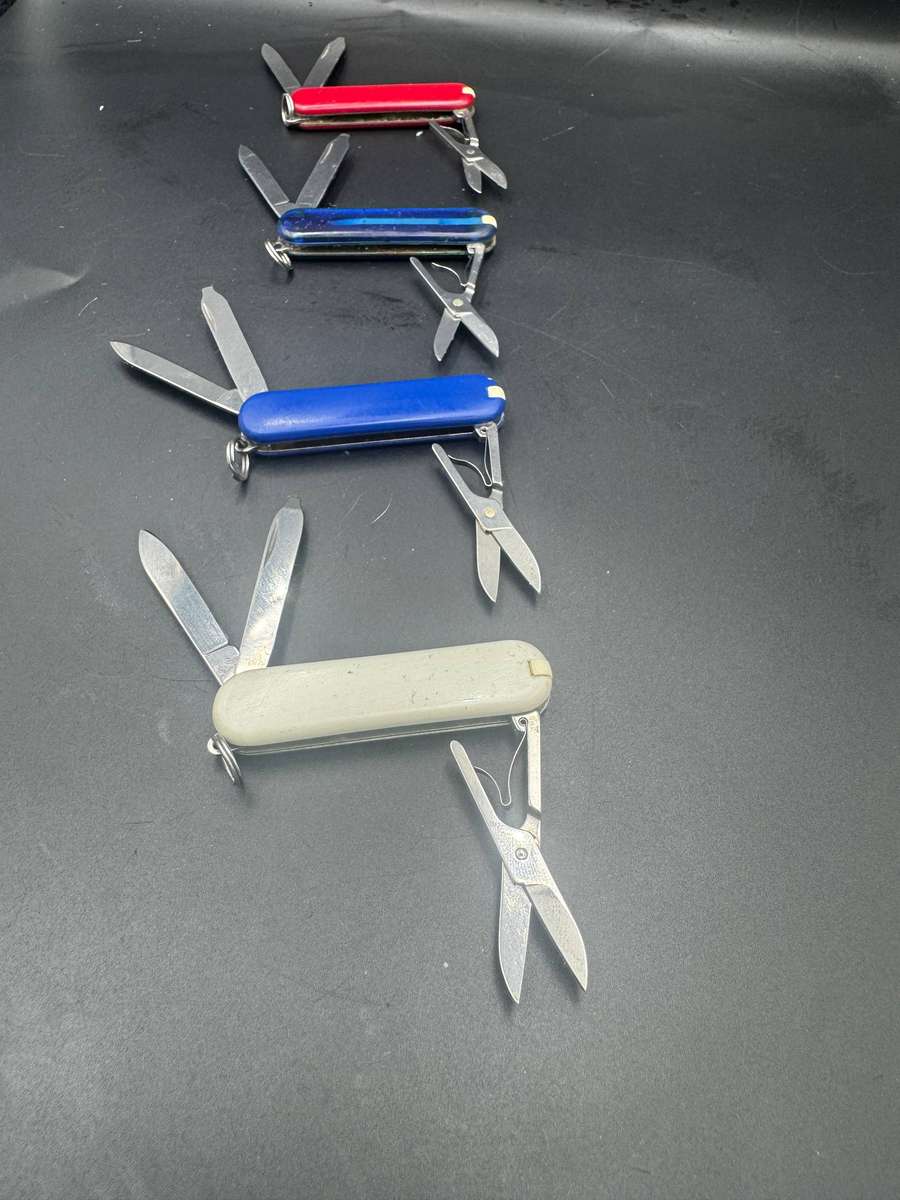 Victorinox Classic SD x 4