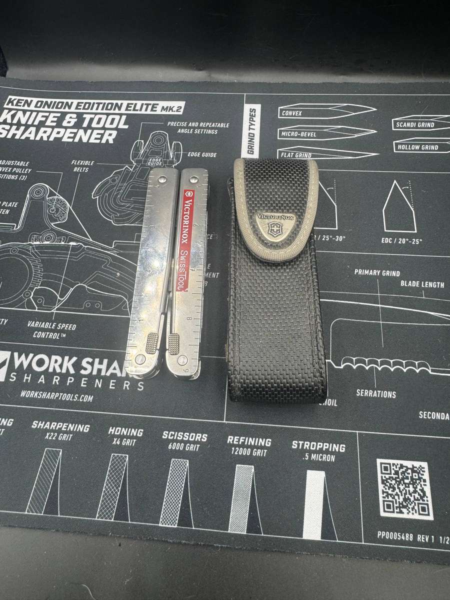 Victorinox Multitool + Pouch