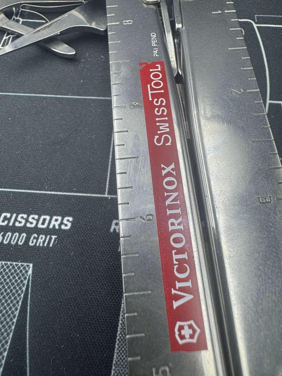 Victorinox Multitool + Pouch