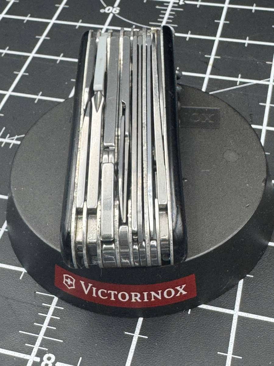 Victorinox Swiss Champ