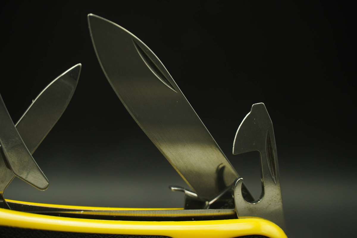 Victorinox Evolution Grip S18- Yellow
