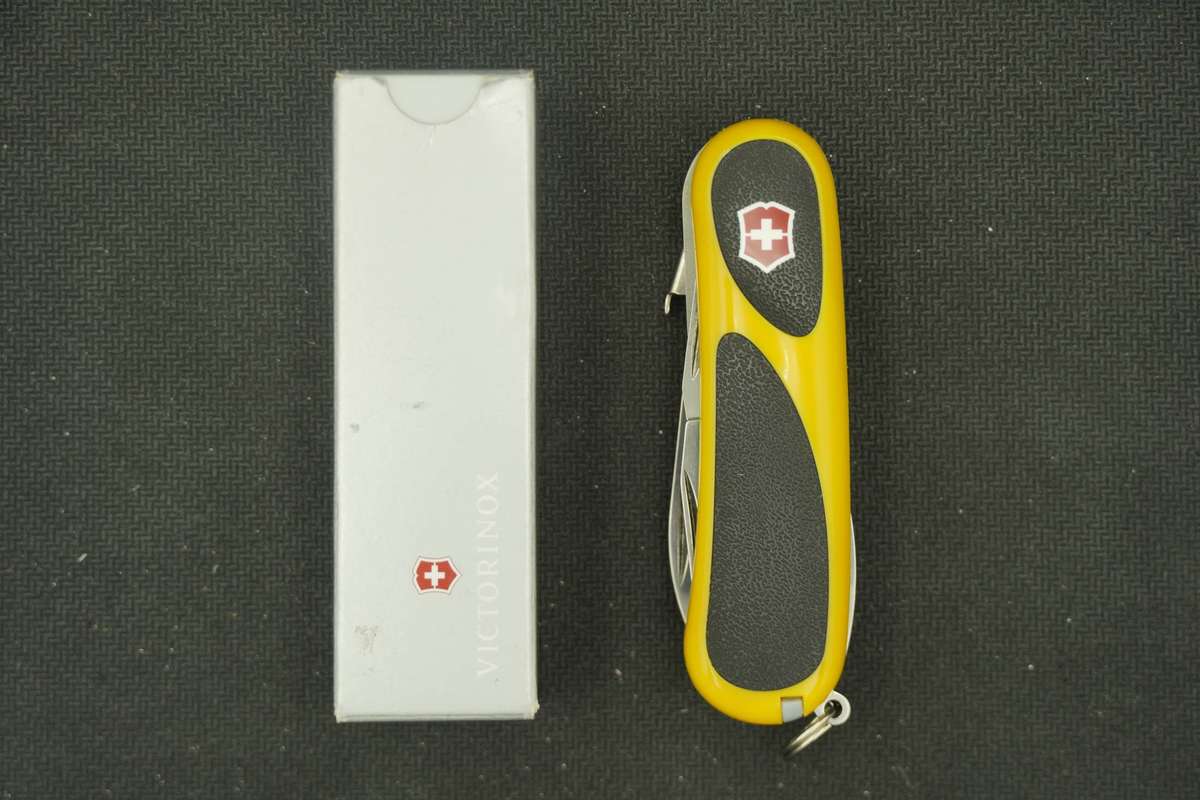 Victorinox Evolution Grip S18- Yellow