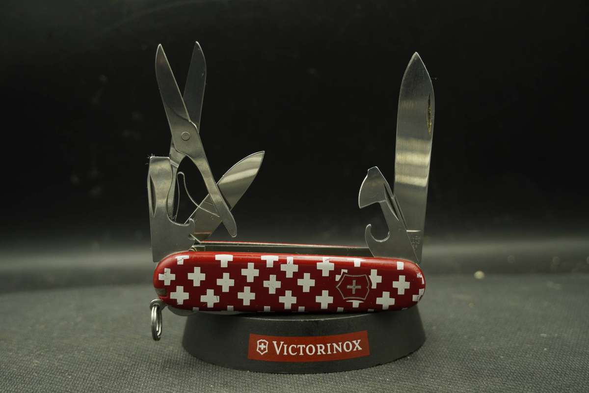 Victorinox Huntsman- Swiss Logo