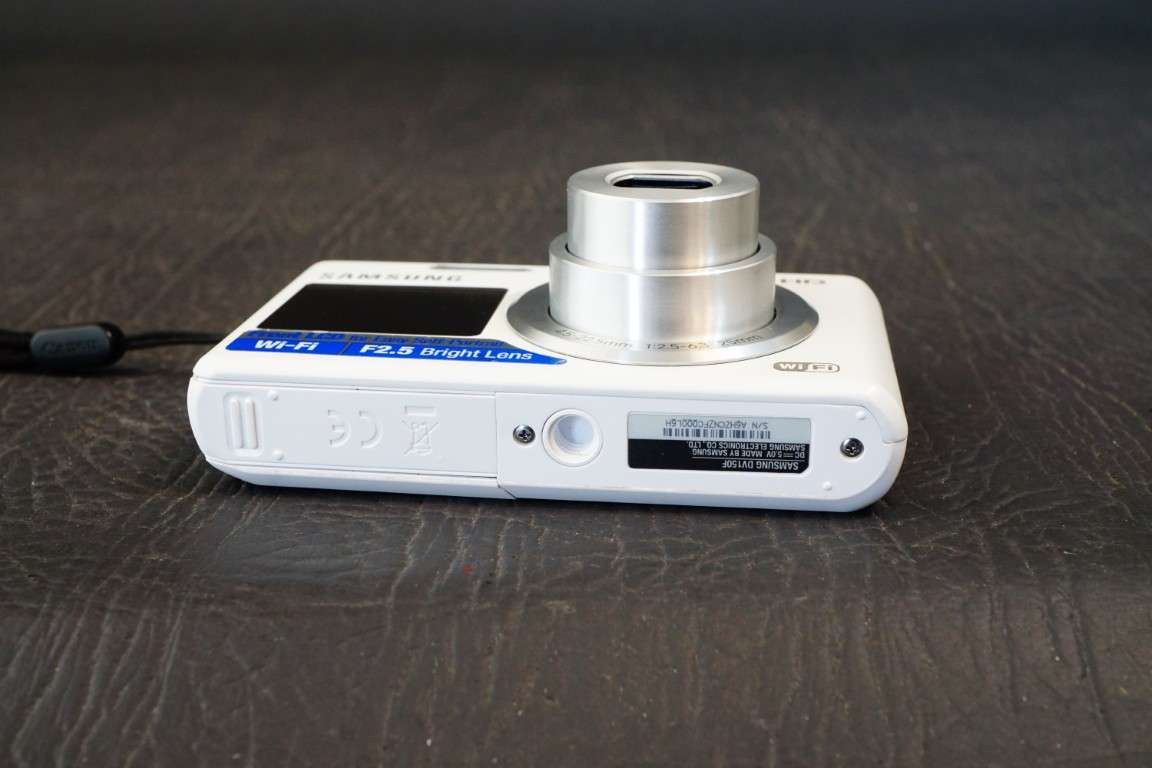 Samsung DV150F digital camera 16.2MP 5x optical zoom dual LCD screen