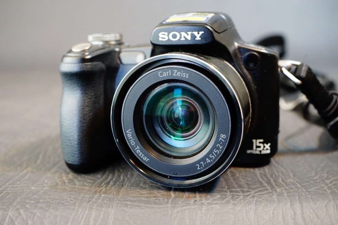 Sony Cyber-shot DSC-H50 Compact Bridge Digital Camera 9MP CCD 15x Zoom **Good Condition**