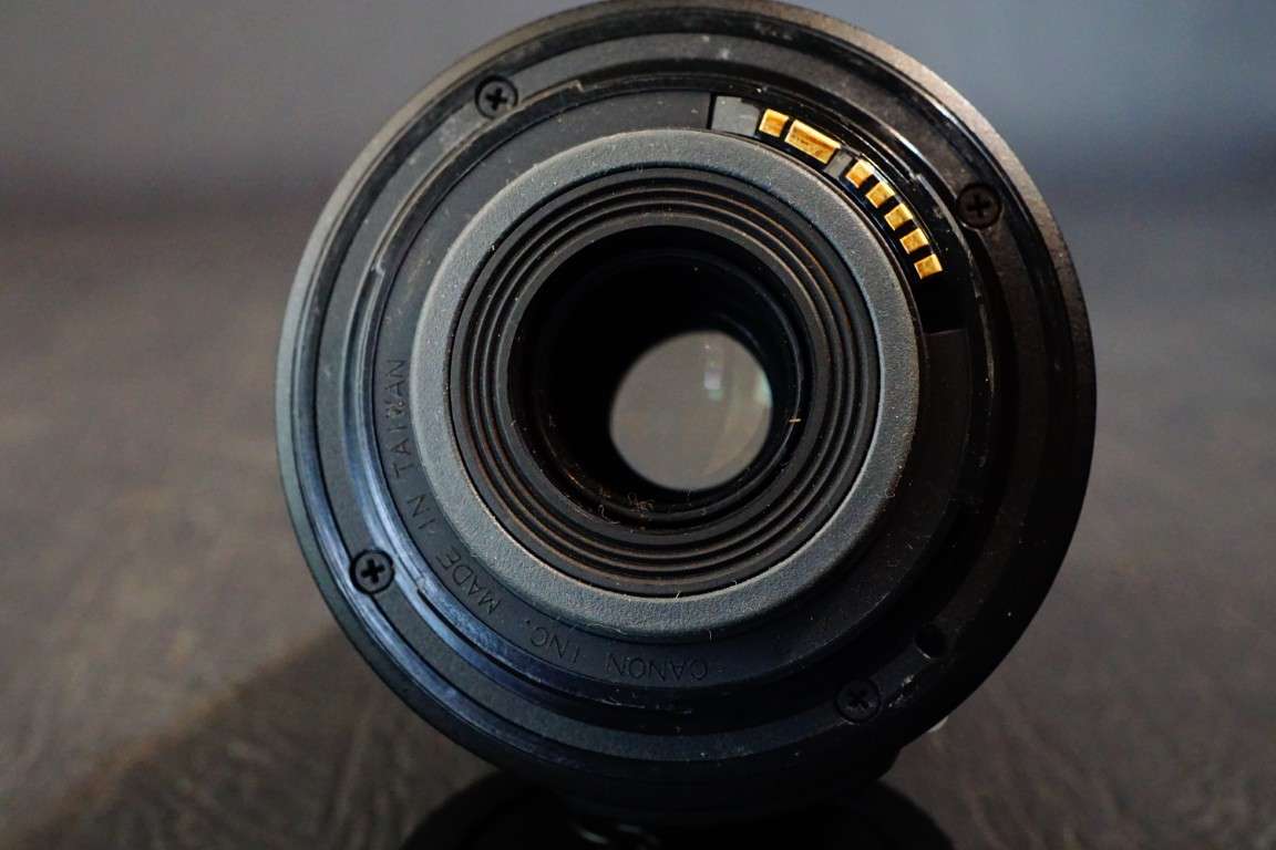 **Image Stabilized** Canon Zoom Lens EF-S 55-250mm F4-5.6 IS Canon EF-S Mount  **Great Condition**