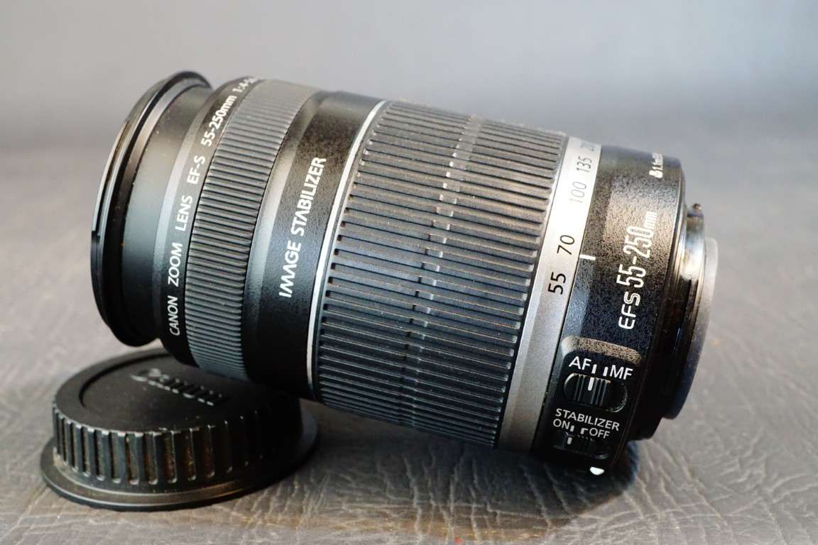 **Image Stabilized** Canon Zoom Lens EF-S 55-250mm F4-5.6 IS Canon EF-S Mount  **Great Condition**