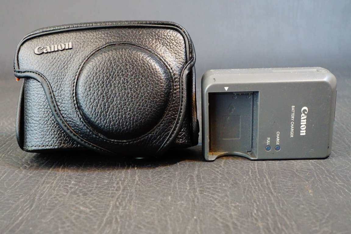 Canon PowerShot G12 10.0MP Compact Digital Camera with Leather Case **Good Condition**