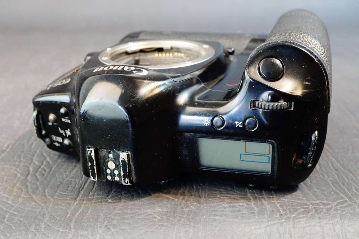 Canon EOS 1n 35mm SLR Film Camera with Canon E1 Battery Grip  **Good Condition**