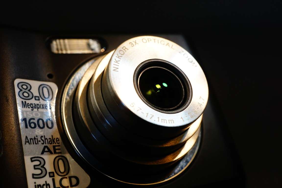 Nikon COOLPIX L18 8.0MP Compact Digital Camera Uses AA Batteries **Great Condition**