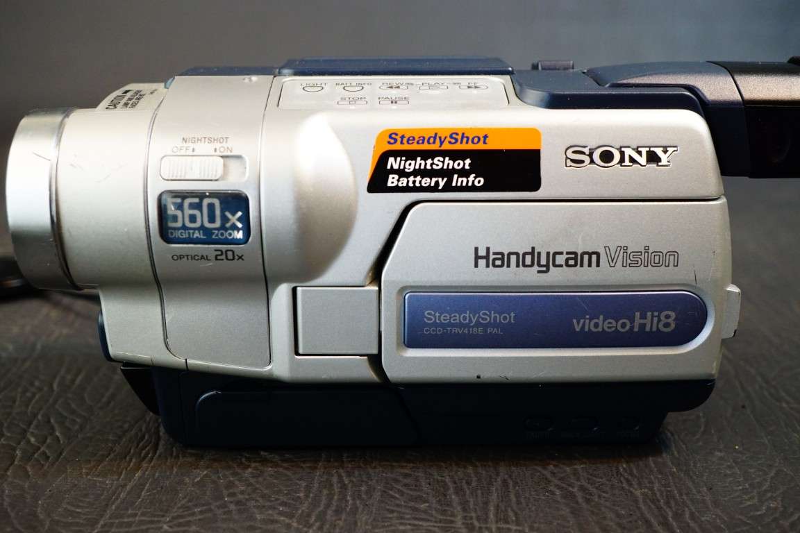Sony CCD-TRV418E Hi8 Tape Digital Video Camera HANDYCAM Camcorder **Great Condition**