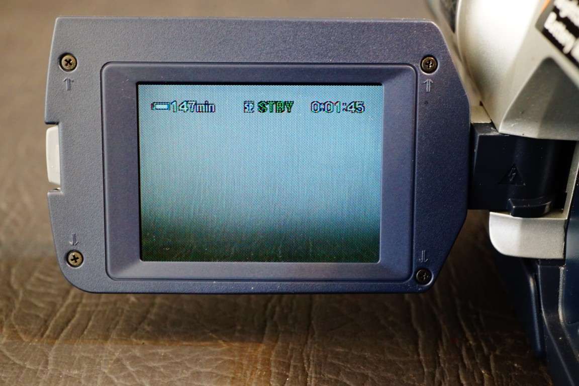 Sony CCD-TRV418E Hi8 Tape Digital Video Camera HANDYCAM Camcorder **Great Condition**