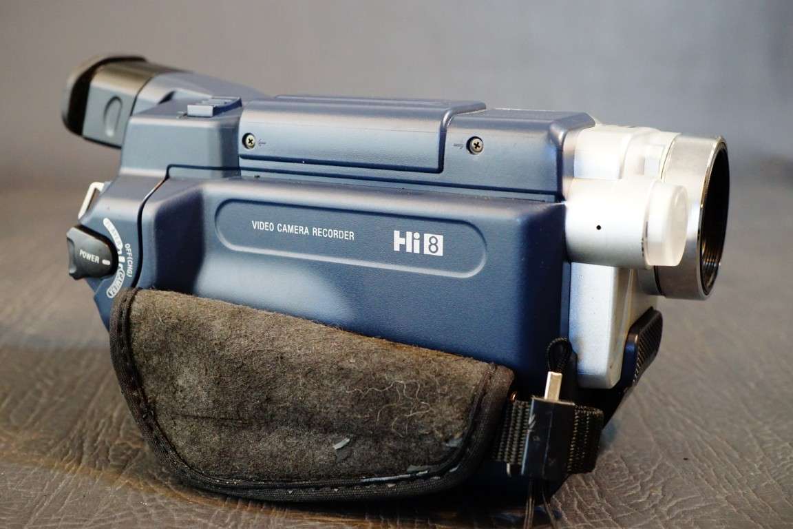 Sony CCD-TRV418E Hi8 Tape Digital Video Camera HANDYCAM Camcorder **Great Condition**