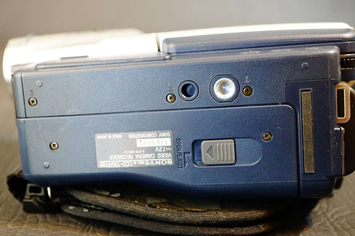 Sony CCD-TRV418E Hi8 Tape Digital Video Camera HANDYCAM Camcorder **Great Condition**