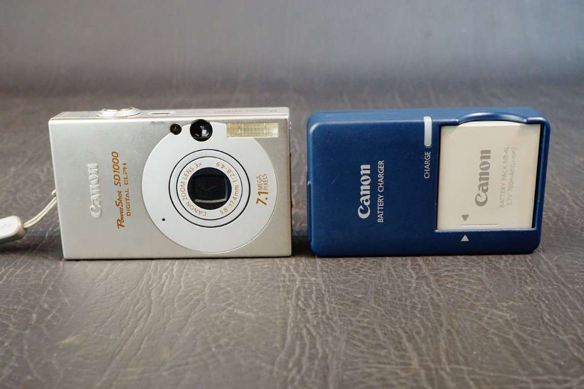 Canon PowerShot SD100 Digital ELPH 7.1MP Compact Digital Camera **Good Condition**