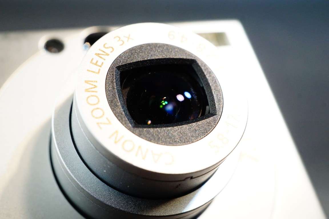 Canon PowerShot SD100 Digital ELPH 7.1MP Compact Digital Camera **Good Condition**