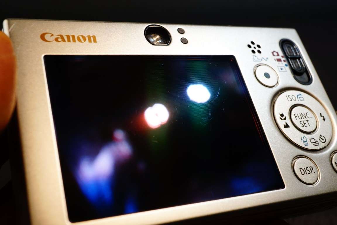 Canon PowerShot SD100 Digital ELPH 7.1MP Compact Digital Camera **Good Condition**