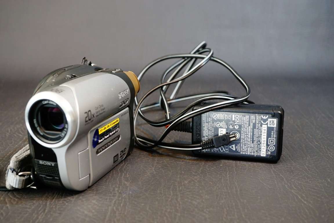 Sony Handycam Camera DCR-DVD92E with DVD-R Disk **Great Condition**