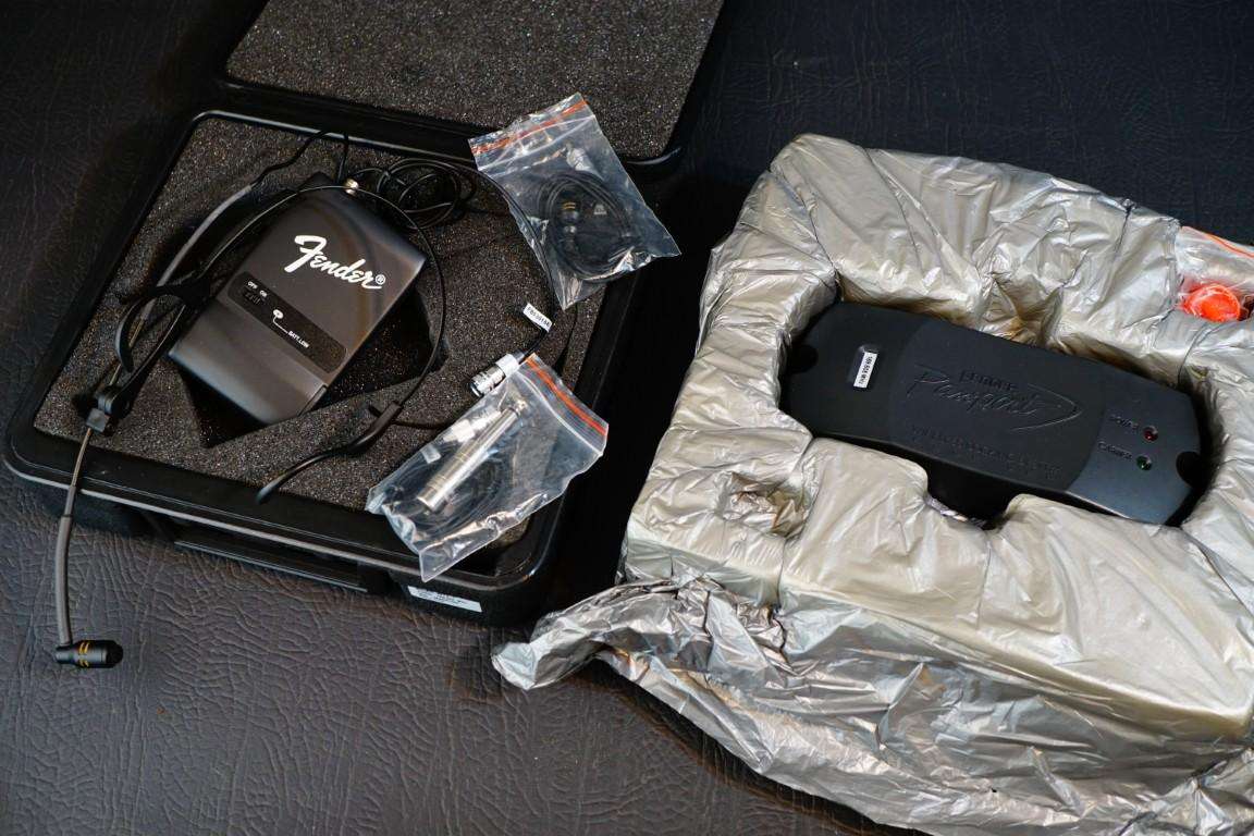 Fender WTX-1 Wireless Headset Microphone and Passport Wireless Docking System Receiver **Excellent**