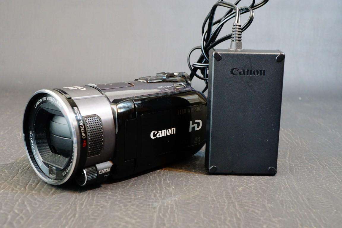 Canon VIXIA HF S100 Flash Memory HD Camcorder Camera with 10x Optical HD Lens **Great Condition*