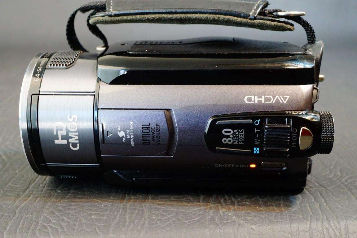 Canon VIXIA HF S100 Flash Memory HD Camcorder Camera with 10x Optical HD Lens **Great Condition*