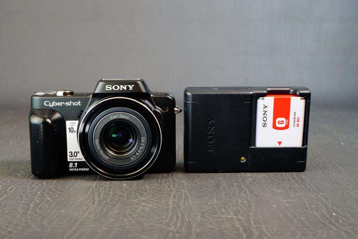 Sony Cyber-Shot DSC-H10 8.1MP Digital Camera with 10x Optical Zoom **Good Condition**
