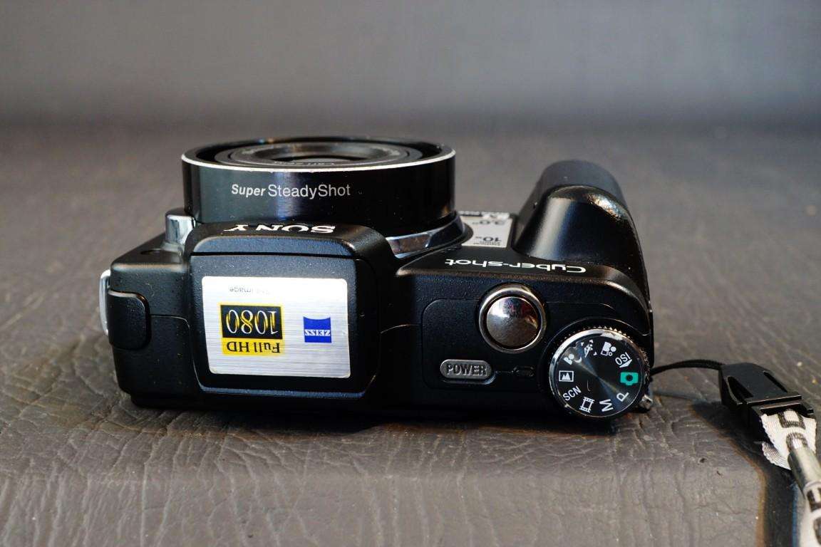 Sony Cyber-Shot DSC-H10 8.1MP Digital Camera with 10x Optical Zoom **Good Condition**