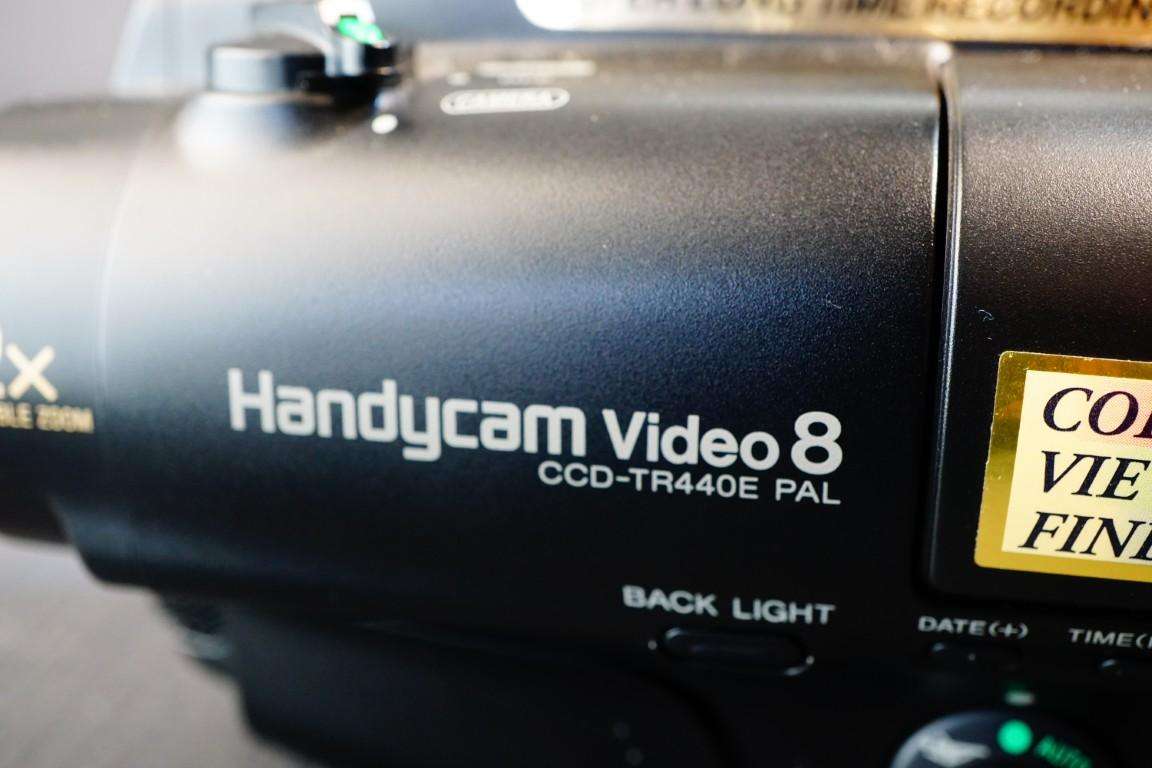 Sony CCD-TR440E Hi8 Tape Digital Video Camera HANDYCAM Camcorder **Great Condition**