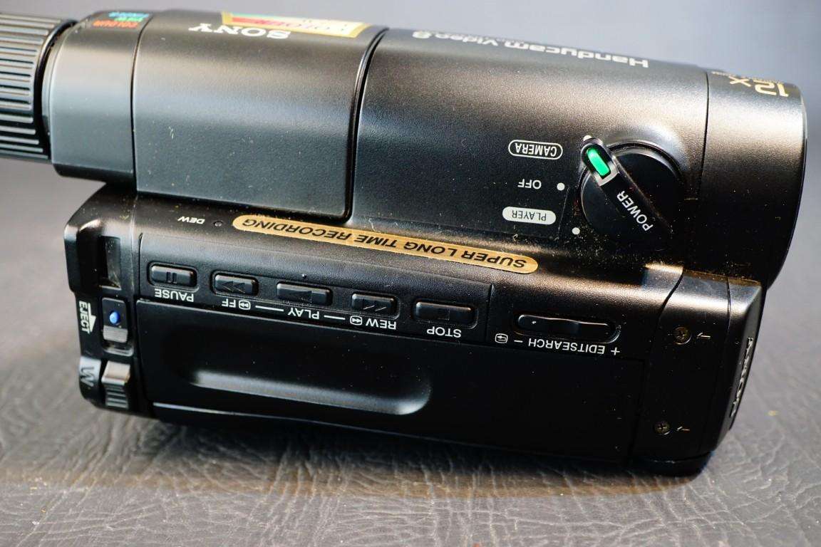 Sony CCD-TR440E Hi8 Tape Digital Video Camera HANDYCAM Camcorder **Great Condition**