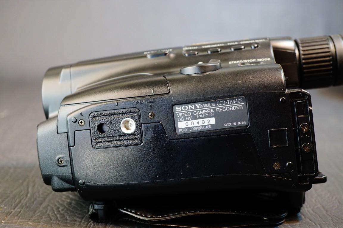 Sony CCD-TR440E Hi8 Tape Digital Video Camera HANDYCAM Camcorder **Great Condition**