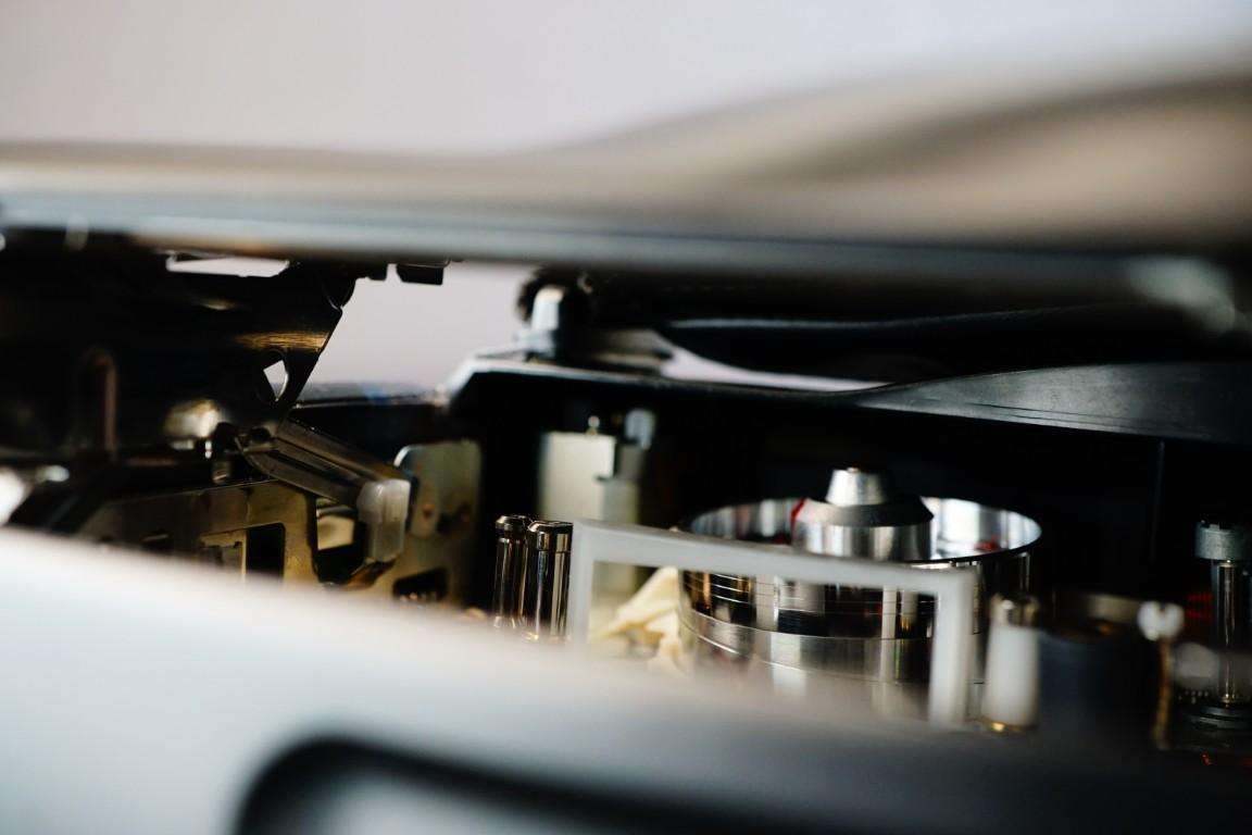 Sony CCD-TR440E Hi8 Tape Digital Video Camera HANDYCAM Camcorder **Great Condition**