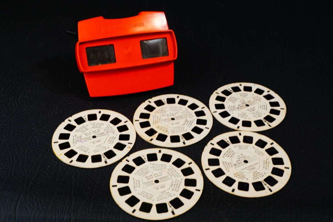 Vintage 3D View-Master ViewMaster Red with 5 Reels **Good Condition**
