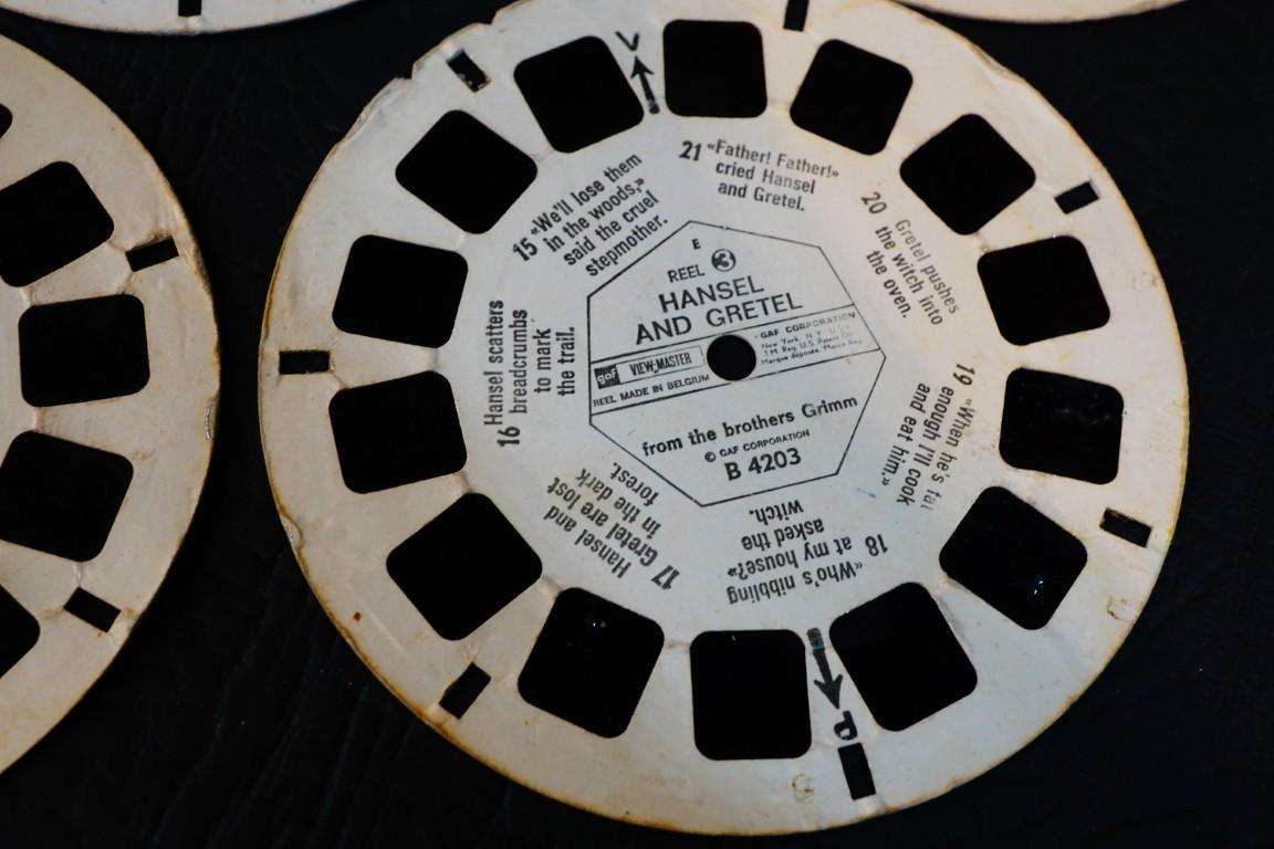 Vintage 3D View-Master ViewMaster Red with 5 Reels **Good Condition**