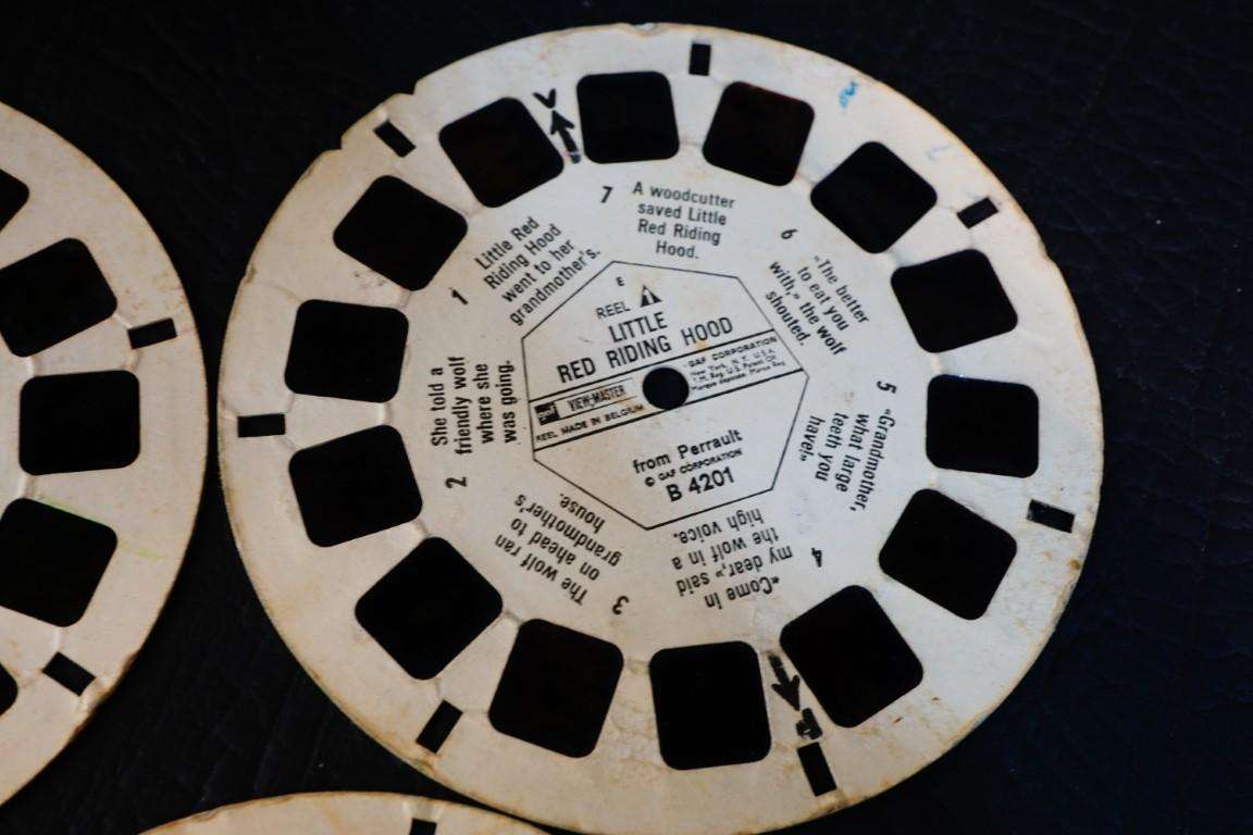 Vintage 3D View-Master ViewMaster Red with 5 Reels **Good Condition**