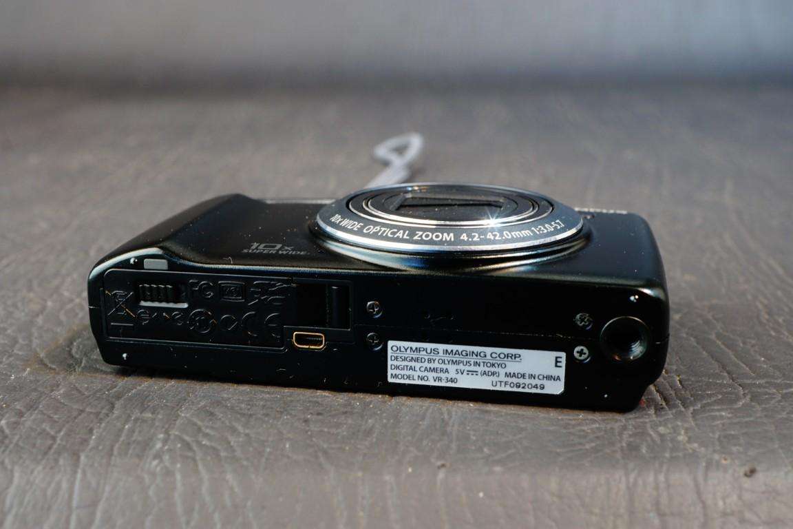 Olympus VR-340 16 MP 10x Super Wide Zoom Compact Digital Camera with Original Box **Great Condition*