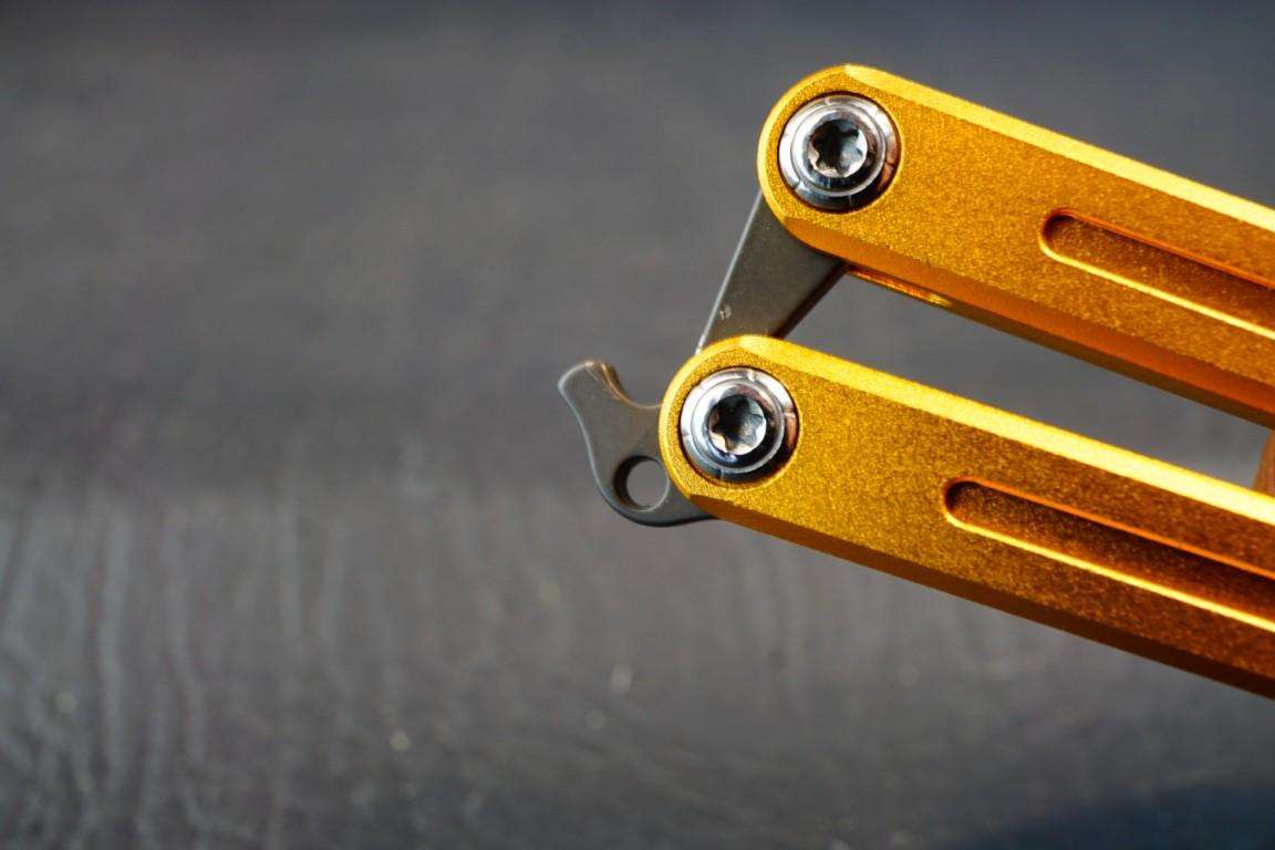 Scalpel Razor Balisong Butterfly Knife Aluminum Handle uses #24 Blades **30 Blades Included**