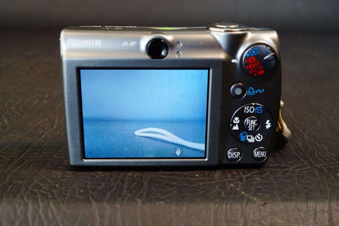 Canon PowerShot ELPH SD800 IS / Digital IXUS 850 IS 7.1mp Compact Digital Camera **Great Condition**