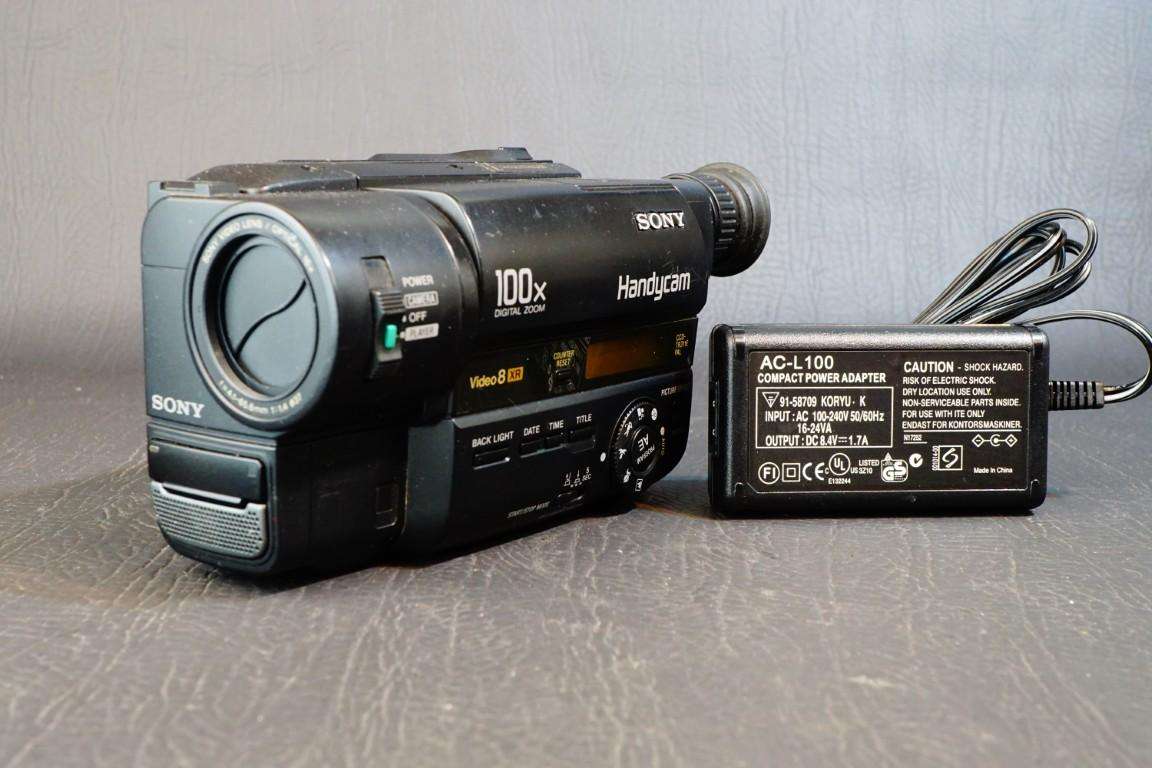 Sony CCD-TRV35E Hi8 Tape Digital Video Camera HANDYCAM Camcorder with Nightshot  **Good Condition**