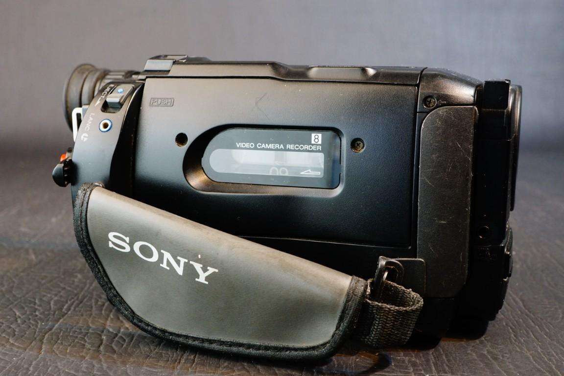 Sony CCD-TRV35E Hi8 Tape Digital Video Camera HANDYCAM Camcorder with Nightshot  **Good Condition**
