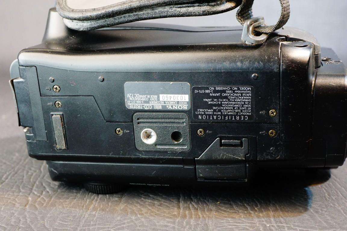 Sony CCD-TRV35E Hi8 Tape Digital Video Camera HANDYCAM Camcorder with Nightshot  **Good Condition**